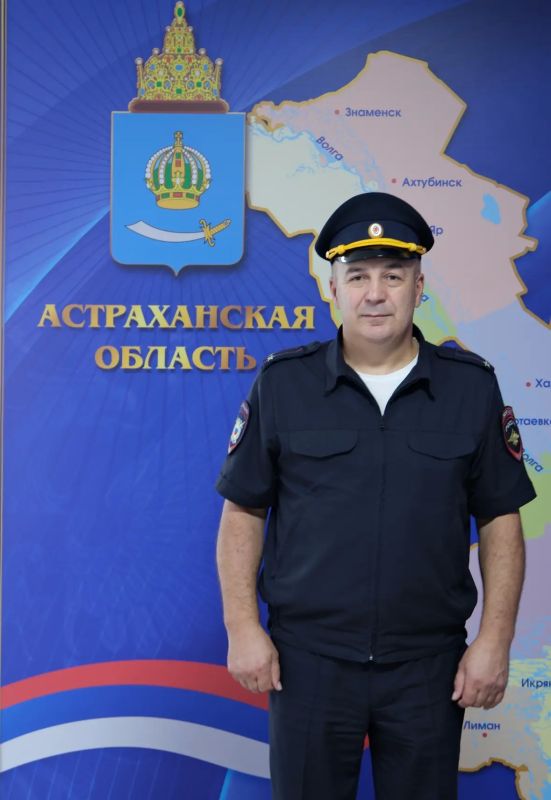 Сотрудник полиции оказал доврачебную помощь работнице магазина, которой стало плохо на рабочем месте Сотрудник полиции оказал доврачебную помощь работнице магазина, которой стало плохо на рабочем месте