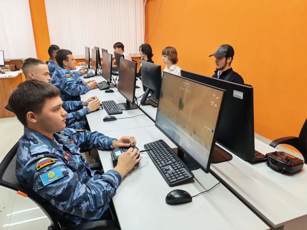 В АГУ прошёл финал третьего цикла Студенческой лиги по гонкам дронов В АГУ прошёл финал третьего цикла Студенческой лиги по гонкам дронов