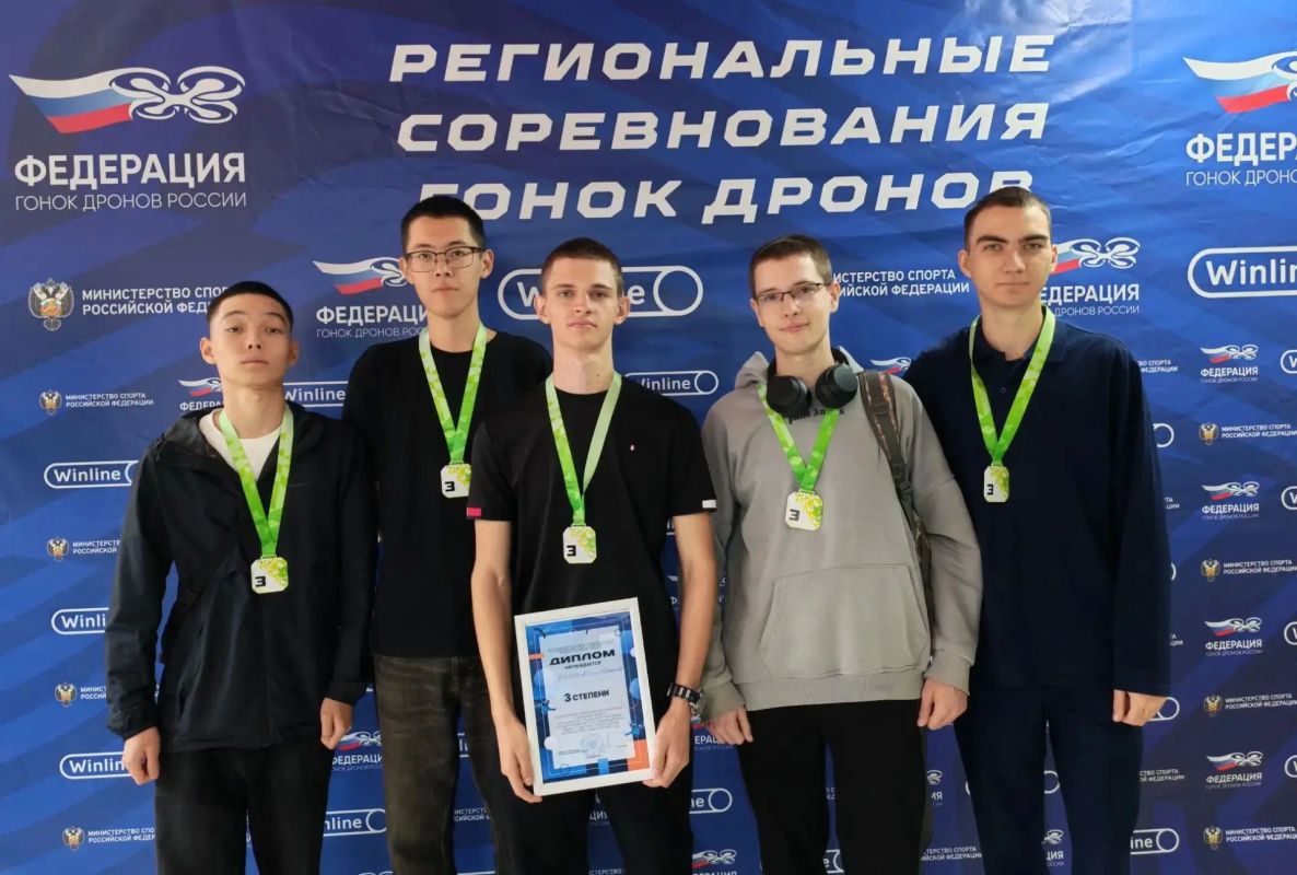 В АГУ прошёл финал третьего цикла Студенческой лиги по гонкам дронов В АГУ прошёл финал третьего цикла Студенческой лиги по гонкам дронов
