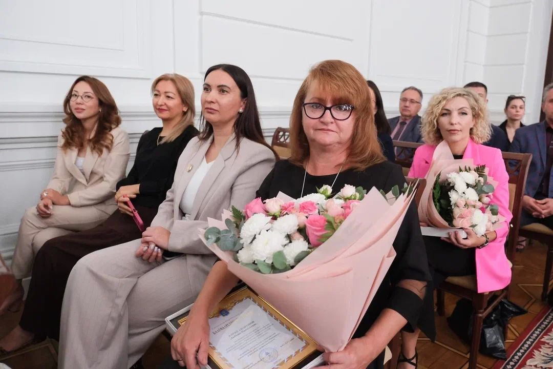 В Астраханской области наградили лучших педагогов В Астраханской области наградили лучших педагогов