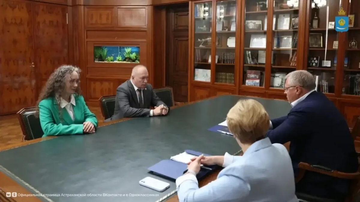 Глава региона Игорь Бабушкин провел рабочую встречу с заместителем руководителя Федеральной службы государственной статистики Сергеем Окладниковым Глава региона Игорь Бабушкин провел рабочую встречу с заместителем руководителя Федеральной службы государственной статистики Сергеем Окладниковым