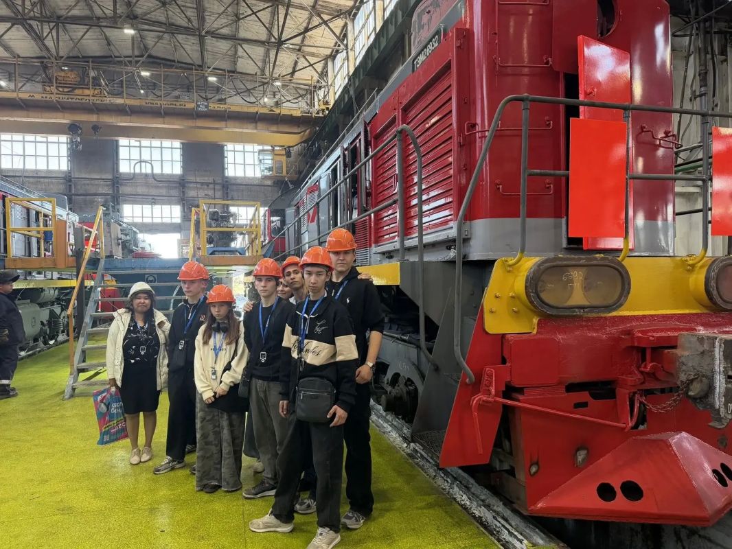 На Астраханском тепловозоремонтном заводе стартовала профориентационная акция «Неделя без турникетов»