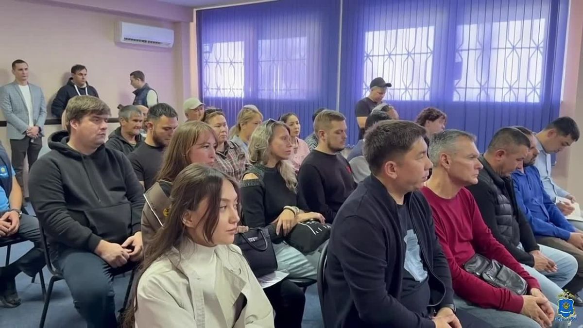 В Астрахани полицейские провели профилактическое мероприятие с водителями пассажирского транспорта