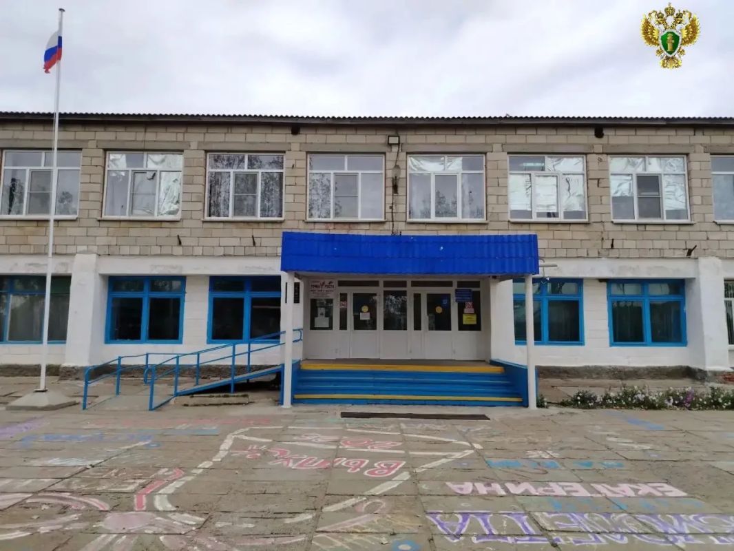 Прокуратура защитила учительницу от незаконного увольнения из сельской школы
