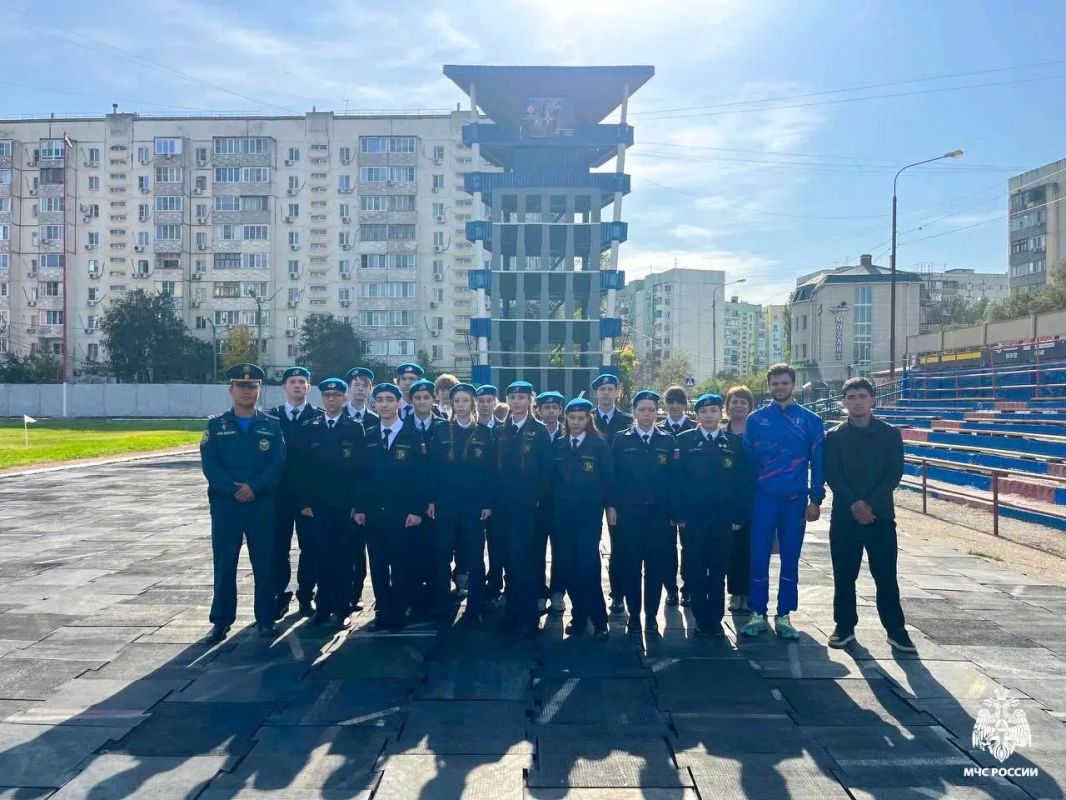 Молодежь в строю . Молодежный совет МЧС продолжает знакомить активную молодежь со спортивной жизнью ведомства, ведь спорт является хорошим способом воспитать в себе характер