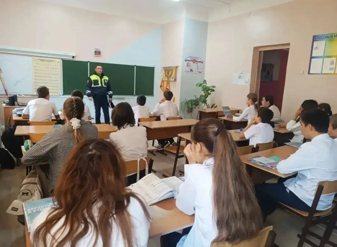 Сотрудники Госавтоинспекции Астраханской области провели профилактические встречи Сотрудники Госавтоинспекции Астраханской области провели профилактические встречи