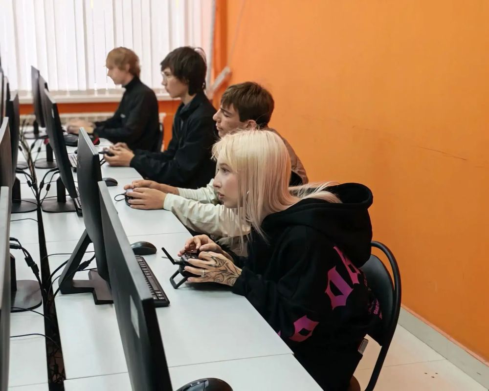 В АГУ определили очередных лидеров гонок дронов В АГУ определили очередных лидеров гонок дронов