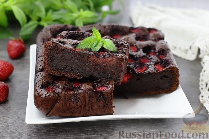 Нежные лакомства с клубникой: от брауни до десертов