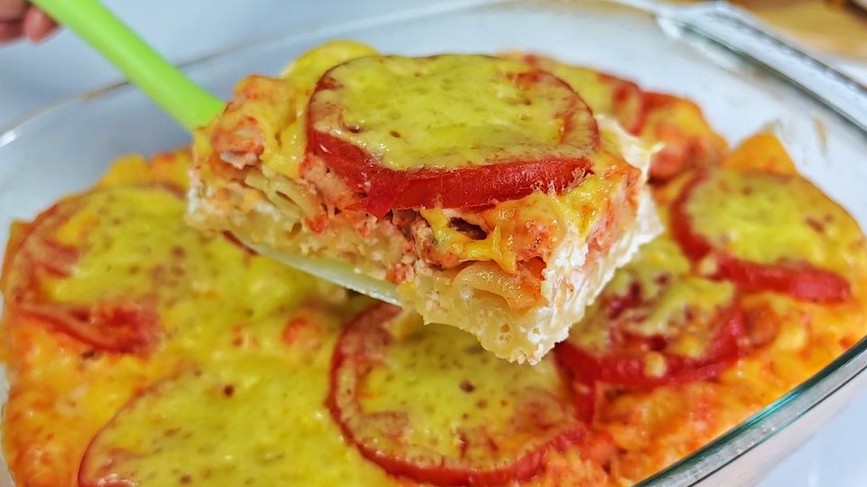 Быстрый и вкусный ужин: запеканка из макарон с курицей и сыром
