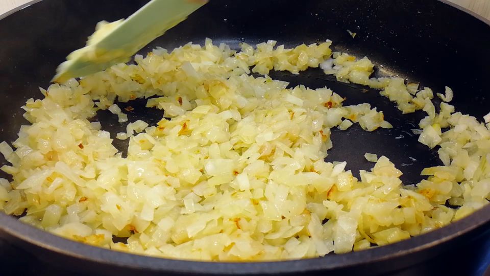 Как приготовить нежные котлеты из минтая: рецепты и советы