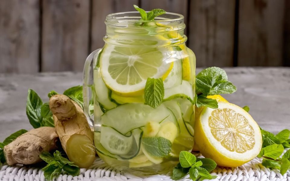 Летние напитки, которые реально освежают и укрепляют здоровье