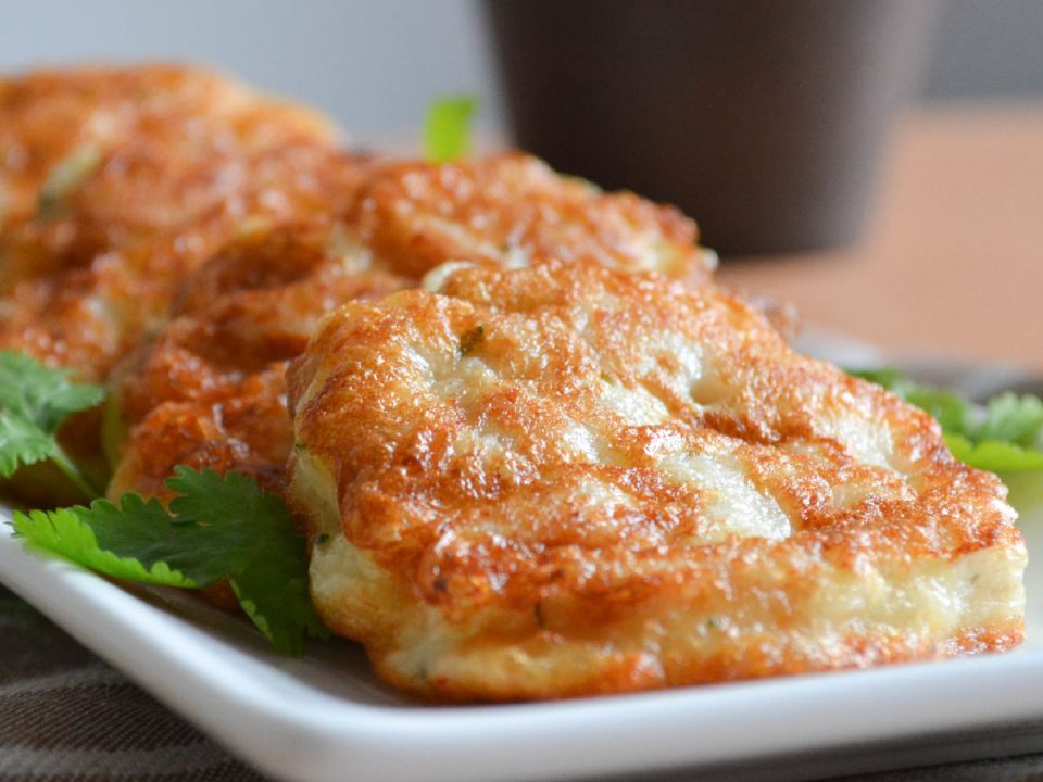 Почему куриные оладьи с кефиром и крахмалом всегда идеальны