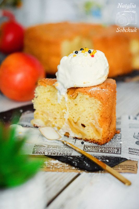 Шарлотка с грушами и хрустящей корочкой — простой домашний десерт