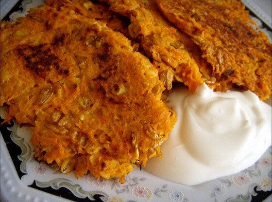 Нежные морковные котлеты с хрустящими мюсли