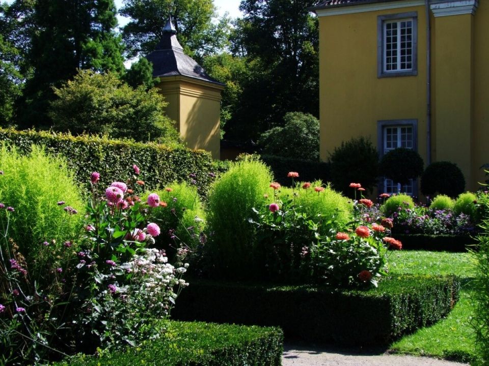 Как создать идеальный цветник: советы ландшафтного дизайнера