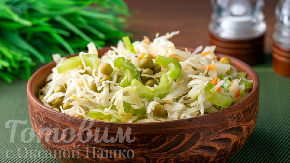 Вкусный салат из квашеной капусты за 5 минут: простой рецепт для всей семьи